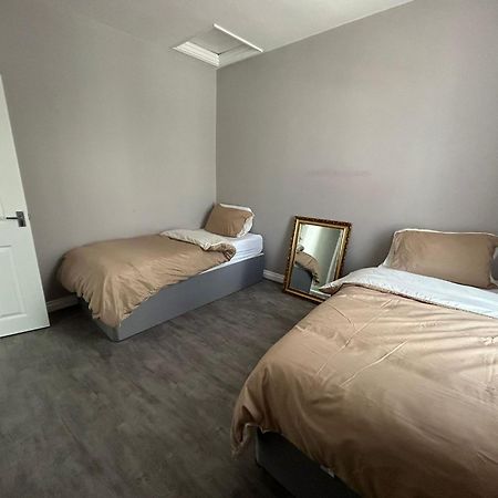 Improved Private House In Central Location Portsmouth Extérieur photo